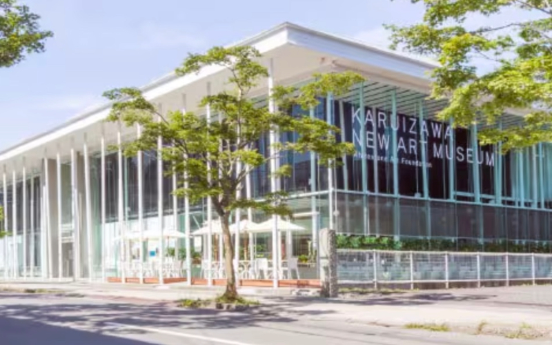 ダイヤモンドシライシ軽井沢店の場所と駐車場