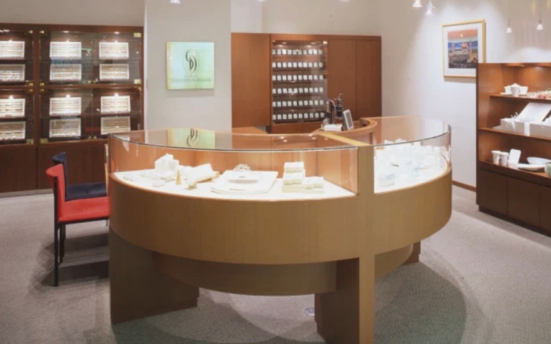 ダイヤモンドシライシ立川店の場所（フロム中武）と提携駐車場

